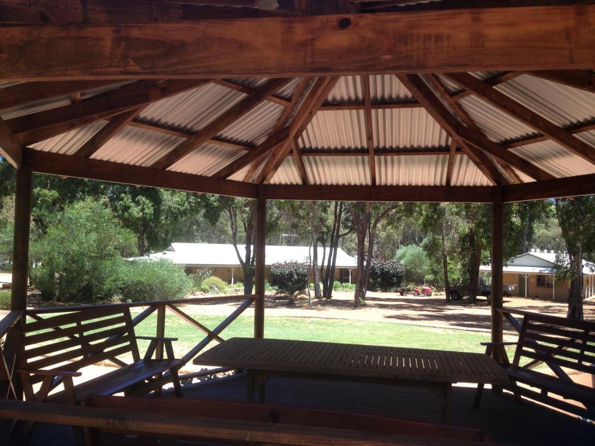 Travellers Rest Motel Mundaring エクステリア 写真