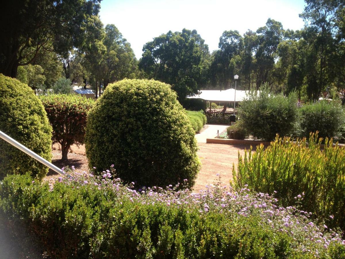 Travellers Rest Motel Mundaring エクステリア 写真